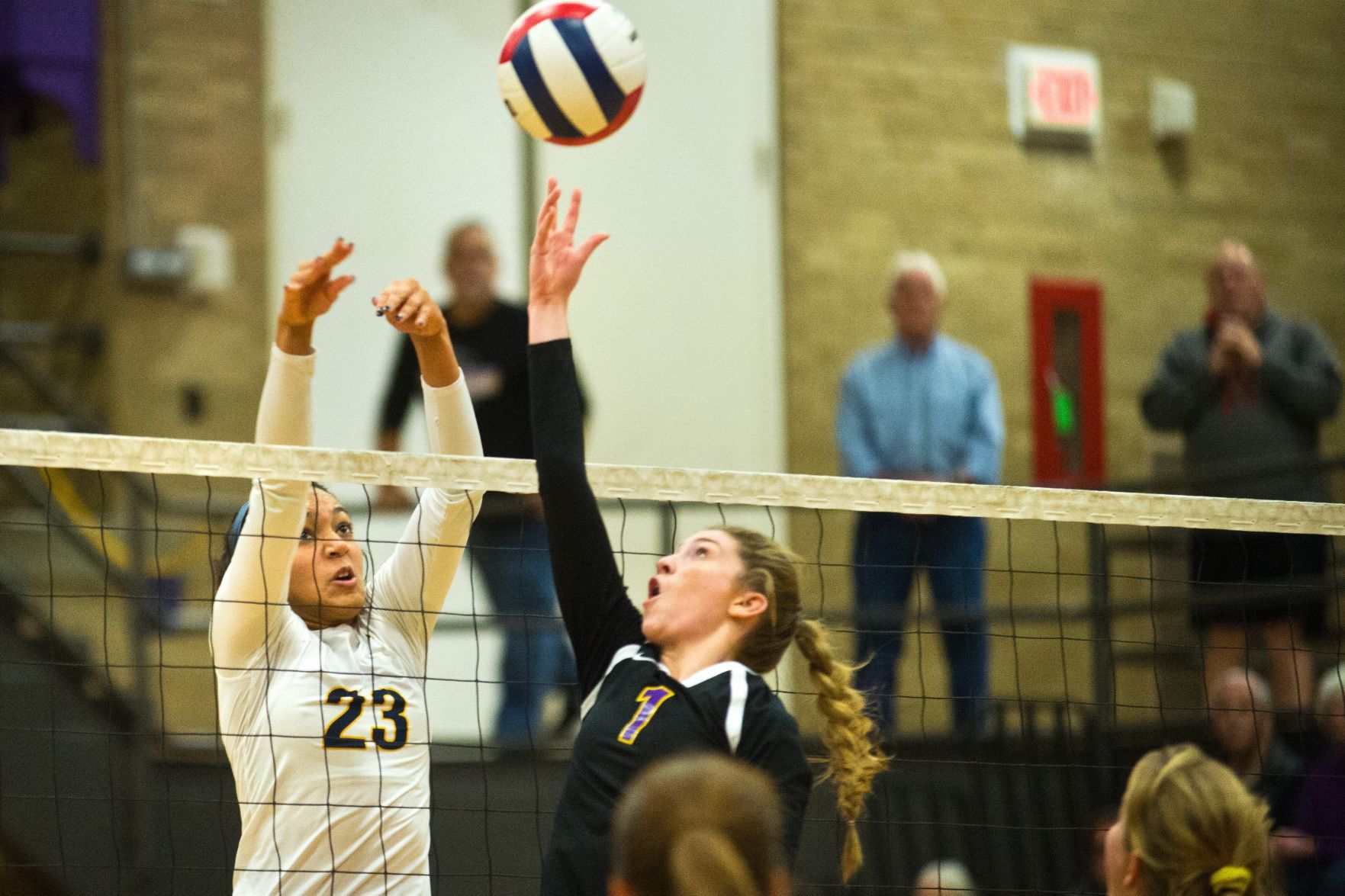 110118-blm-spt-25bhsvolley